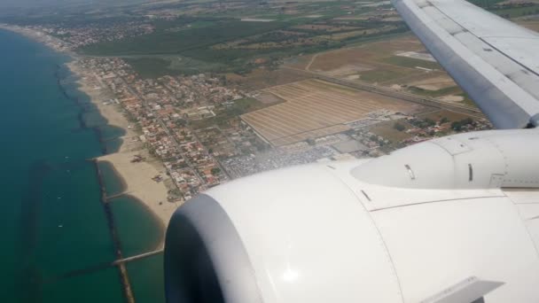 Vista del paisaje marino desde un chorro de ventana despegando de sicily — Vídeos de Stock