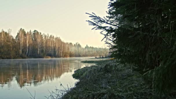 Veiw de paisagem de rio montesa de rio de Chusovaya na Sibéria, Ural, Rússia — Vídeo de Stock