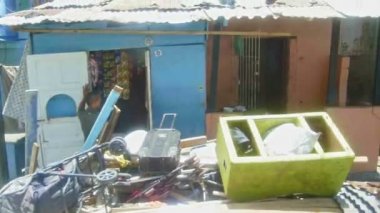 Santo Domingo, Dominik Cumhuriyeti - Mayıs 2016 - insanlar sokakta - gecekondu