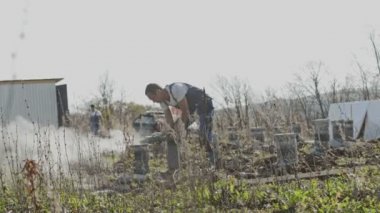 adam Vakfı ile inşaatta çalışıyor.