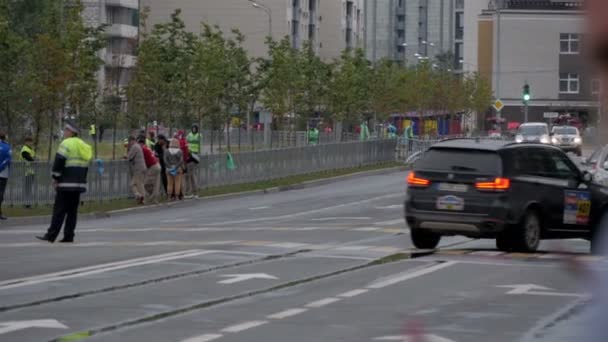 9 july 2016, Russia, Kazan, The SILK WAY RALLY 2016 - the SUVs drove up to the start — Stock Video