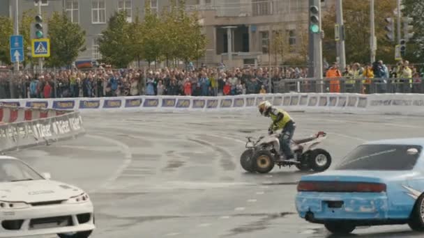 30 Agosto 2016 Rússia, Kazan - auto show Kazan City Racing, Dia da Cidade - dança à deriva desempenho corridas de carros — Vídeo de Stock