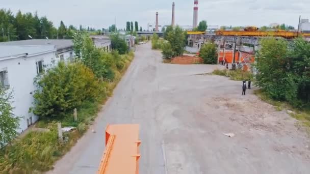 Concepto industrial - un sitio de construcción al aire libre — Vídeos de Stock