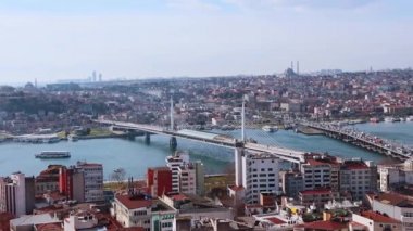 İstanbul şehir manzarası yukarıdan - köprüler üzerinde giden arabalar