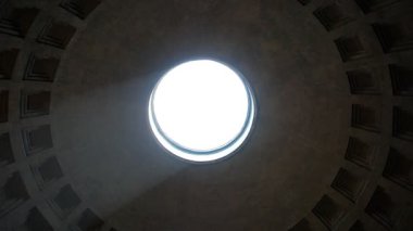 Panteon. Tarihi bir binanın tavanında delik - Alt manzara