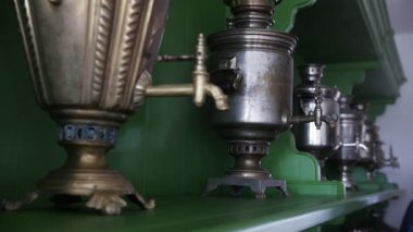 Dekoratif semaverler - Çay için ulusal Rus çaydanlığı, yakın çekim