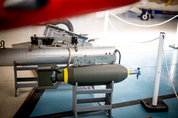 Hava bombasının tasarımı ve hava savaşı potansiyelini gösteriyor.