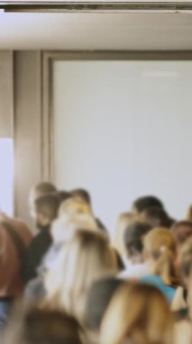 Gemi buharı için bir hat - kalabalık - bir sürü insan - ulaşım sistemi, kapatın