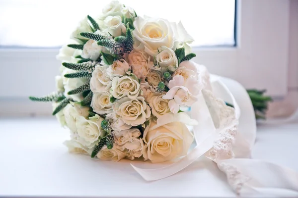 Buquê de casamento, buquê de flores, dia feliz — Fotografia de Stock