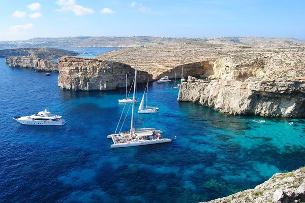 La laguna cristalina en la isla de Comino en Malta . — Foto de Stock