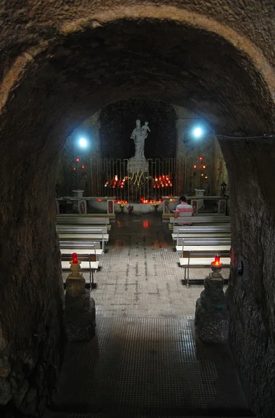 Mellieha, Malta 'da Madonna Mağarası 'nın iç mekanı