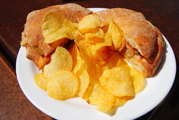 Geleneksel Malta ekmek sandviç ftira.