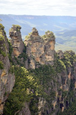Avustralya 'nın Mavi Dağlarında Üç Kız Kardeş.