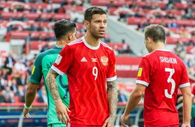 Moskova, Rusya - 21 Haziran 2017. Rusya milli futbol takımı forveti Fedor Smolov FIFA Konfederasyon Kupası 2017 maçında Rusya-Portekiz karşılaşmasında.