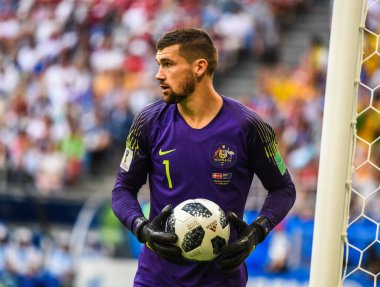 Samara, Rusya - 21 Haziran 2018. 2018 Dünya Kupası 'nda Brighton & Hove Albion Avustralyalı milli takım kalecisi Mathew Ryan' a karşı Danimarka - Avustralya maçı.  