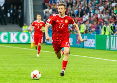 Kazan, Rusya - 24 Haziran 2017. Rusya Millî Futbol Takımı 'nın orta saha oyuncusu Aleksandr Golovin, FIFA Konfederasyon Kupası maçında Meksika-Rusya maçında görev başında..