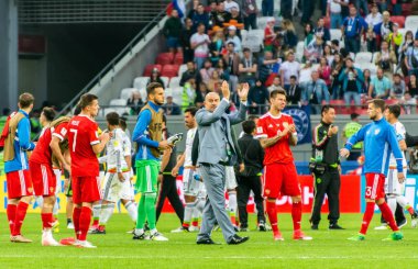 Kazan, Rusya - 24 Haziran 2017. Rusya Milli Futbol Takımı oyuncuları ve teknik direktörü Stanislav Cherchesov, FIFA Konfederasyon Kupası 2017-Rusya maçı sonrasında.