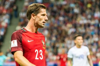 Kazan, Rusya - 28 Haziran 2017. Portekiz milli futbol takımı orta saha oyuncusu Adrien Silva FIFA Konfederasyon Kupası yarı final maçında Şili 'ye karşı.