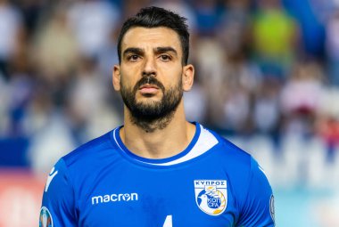 Lefkoşe, Kıbrıs - 13 Ekim 2019. Kıbrıs milli futbol takımı defansı Giorgios Merkis, UEFA Euro 2020 ön eleme karşılaşması öncesinde Lefkoşe 'de Kıbrıs Rum Kesimi Rusya' ya karşı.