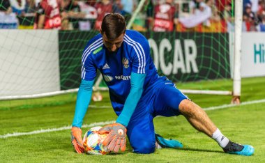 Lefkoşe, Kıbrıs - 13 Ekim 2019. Rusya milli futbol takımı kalecisi Soslan Dzhanayev, Lefkoşe 'de oynanan UEFA Euro 2020 ön eleme karşılaşması öncesinde ısınma antrenmanında Rusya' ya karşı Rusya (0-5).