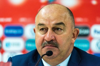 Serravalle, San Marino - 19 Kasım 2019. Rusya Millî Futbol Takımı teknik direktörü Stanislav Cherchesov, UEFA Euro 2020 ön eleme karşılaşması sonrasında düzenlediği basın toplantısında Rusya 'ya karşı San Marino (0-5)). 