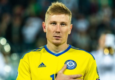 Kalininingrad, Rusya - 9 Eylül 2019. Kazakistan milli futbol takımı orta saha oyuncusu Alexandr Marochkin UEFA Euro 2020 ön eleme karşılaşması öncesinde Kalininingrad 'da Rusya Kazakistan' a karşı (1-0).