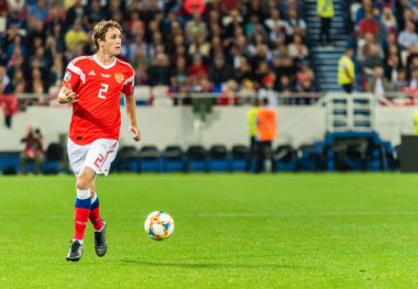 Kalininingrad, Rusya - 9 Eylül 2019. Rusya Millî Futbol Takımı savunucusu Mario Fernandes UEFA Euro 2020 ön eleme karşılaşmasında Rusya Kazakistan 'a karşı (1-0) Kaliningrad' da.