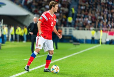 Kalininingrad, Rusya - 9 Eylül 2019. Rusya Millî Futbol Takımı savunucusu Mario Fernandes UEFA Euro 2020 ön eleme karşılaşmasında Rusya Kazakistan 'a karşı (1-0) Kaliningrad' da.