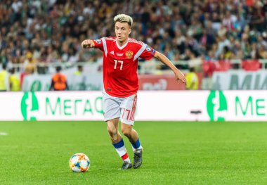 Kalininingrad, Rusya - 9 Eylül 2019. Rusya Millî Futbol Takımı orta saha oyuncusu Aleksandr Golovin UEFA Euro 2020 ön eleme karşılaşmasında Rusya Kazakistan 'a karşı (1-0) Kalininingrad' da.