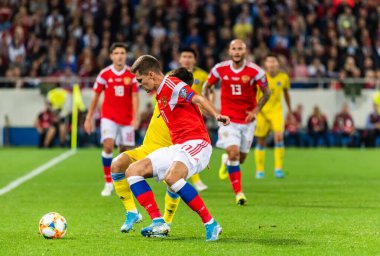 Kalininingrad, Rusya - 9 Eylül 2019. Rusya milli futbol takımı orta saha oyuncusu Roman Zobnin UEFA Euro 2020 ön eleme karşılaşmasında Kalininingrad 'da Rusya ile Kazakistan (1-0) karşılaşacak..