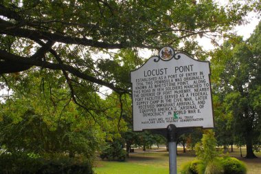 Baltimore, Maryland, Birleşik Devletler 17 Eylül 2024 Maryland Tarihi Vakfı tarihi Locust Point hakkında bilgi veriyor. Birçok 19. yüzyıl göçmeni ilk olarak limandan buraya geldi.