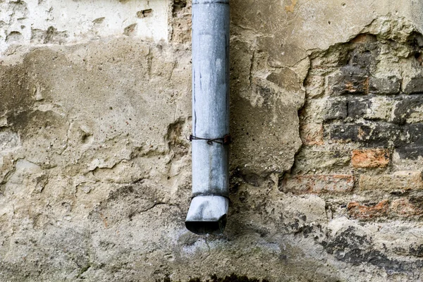 Old grunge wall with rain gutters textured background. — Stock Photo, Image