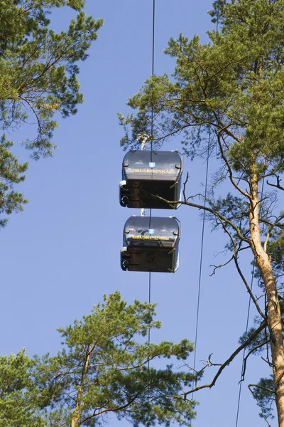 Druskininkai, Lithuania - August 28, 2016: Cableway. This is eco-friendly transport solution. The route connects Aqua Park and Snow Arena. — Stock Photo, Image