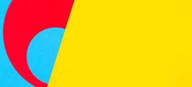 Soyut geometrik moda kağıtları arka plan sarı, kırmızı, açık mavi renklerle. Üst manzara, düz uzanma