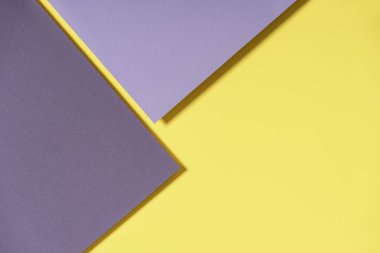 Soyut geometrik arka plan sarı ve gri renklerde. Aydınlatıcı moda sarı ve nihai gri arkaplan