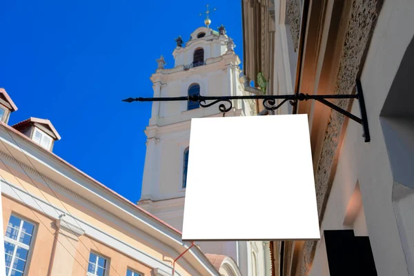 Szykuj się. Prostokątny kształt szyldu na ścianie budynku architektury klasycznej — Zdjęcie stockowe