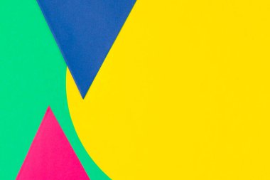 Soyut renkli kağıt dokusu arkaplanı. Açık yeşil arkaplanda renkli yuvarlak üçgen geometri kompozisyonu. Üst görünüm