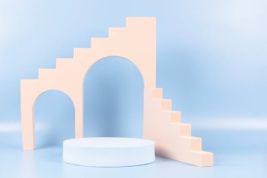 Soyut geometrik pastel renkli ürün podyumu açık mavi arkaplanda. En az farklı şekiller sahne sahne vitrini ürün tanıtımı sunumu için.
