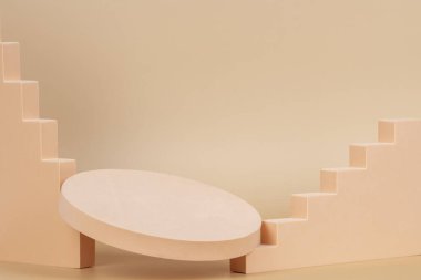 Geometrik şekilli soyut arkaplan modayı kompozisyonu podyum, pastel bej arka plan platformu