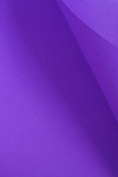 Fondo monocromo abstracto. Papel de color violeta en formas geométricas — Foto de Stock