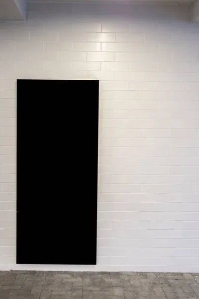 Prepárate. Cartelera negra en blanco, marco del cartel, publicidad en la pared dentro de la tienda — Foto de Stock