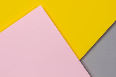 Yaratıcı soyut sarı, pembe ve gri renkli geometrik kağıt kompoziton arkaplan, üst görünüm