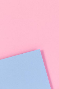 Soyut renkli kağıt dokusu arkaplanı. Pastel pembe ve açık mavi renkte minimal geometrik şekiller ve çizgiler
