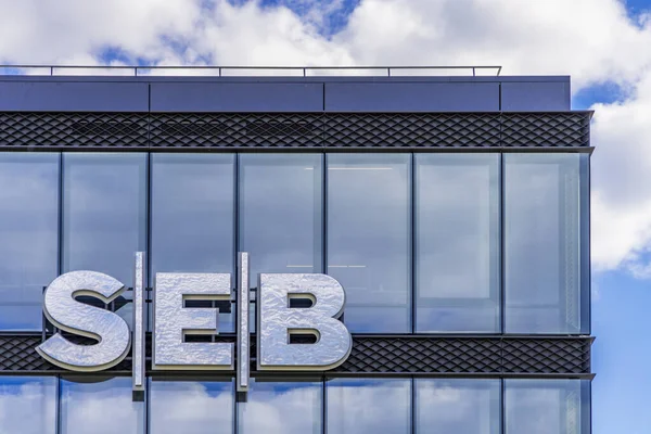 Logotipo del banco SEB en la sede del banco SEB el 30 de mayo de 2021 en Vilnius, Lituania. — Foto de Stock