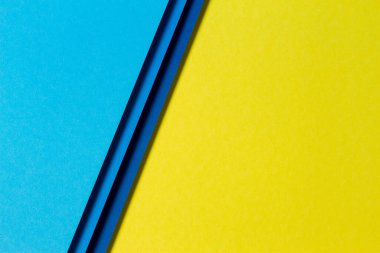 Soyut renk kağıtları geometri düz kompozisyon arka planı mavi ve sarı tonlarla