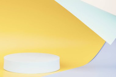 Boş yuvarlak podyum platformu olan soyut geometrik arkaplan. Açık mavi, sarı, yeşil renkler. Ön görünüm