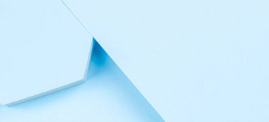 Soyut açık mavi renk arkaplanı. Ürün görüntüleme ve geometrik şekilli kağıt arkaplan için altıgen geometrik şekilli turkuaz podyuma üst görünüm