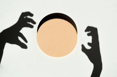 Podyum platformunun üst görüntüsü ve beyaz arkaplan üzerinde yakalama pozisyonu