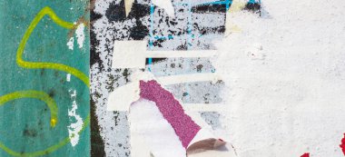 Eski posterler yırtılmış buruşmuş kağıt grunge doku afiş arkaplanı