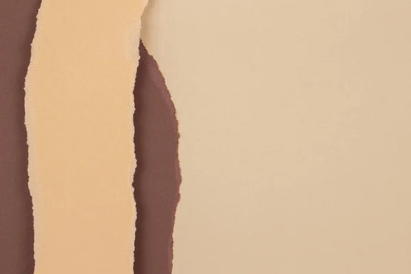 Rasgado grunge rasgado bege marrom geométrico papel de fundo. Papel de parede colagem de papel rasgado colorido — Fotografia de Stock